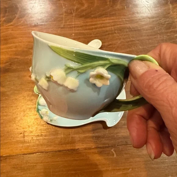 NWOT Two’s Company Teacup Saucer Spoon Set Garden Tea Cottagecore Lily Of Valley - Picture 8 of 13